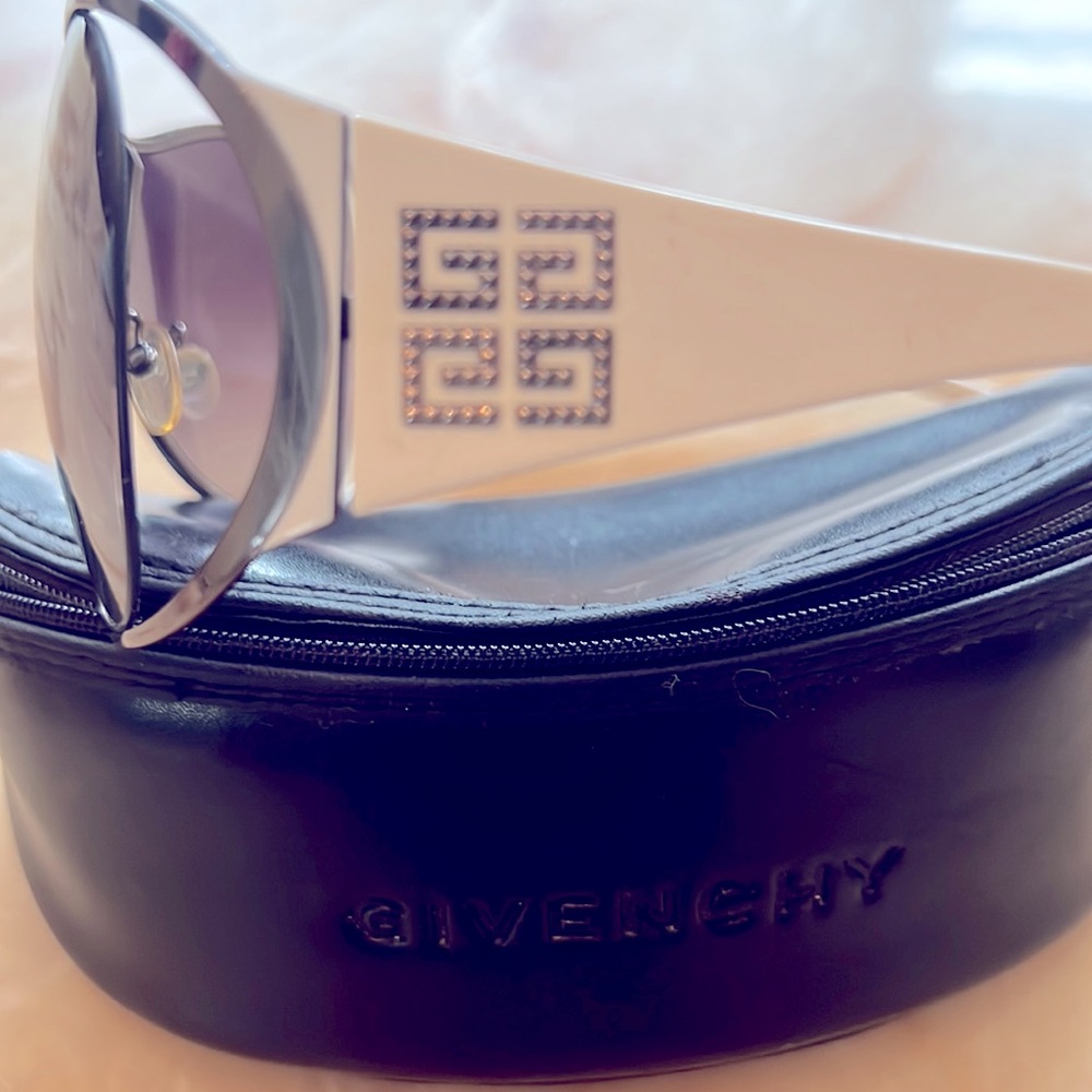 Givenchy Shield Sunglasses With White Temples - image 5